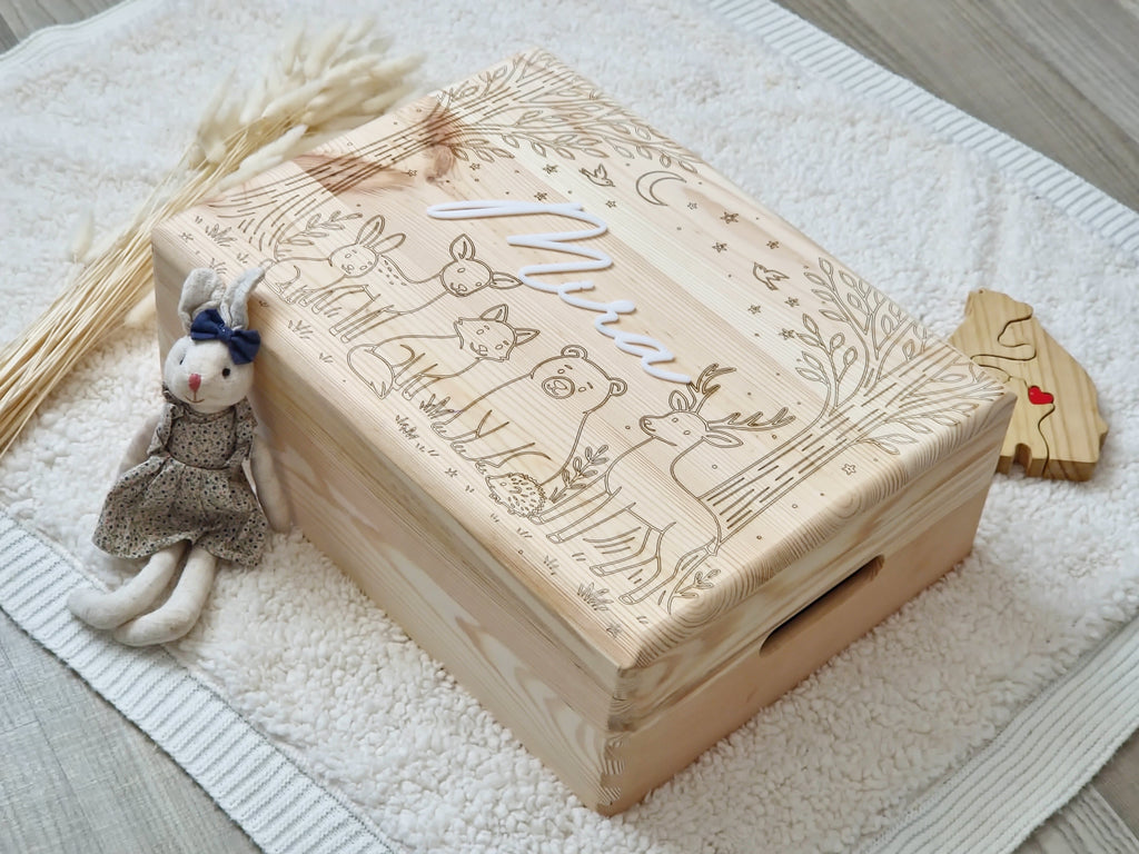 Cutie Amintiri Personalizată din Lemn - Pădurea Fermecată - Cadou Copii