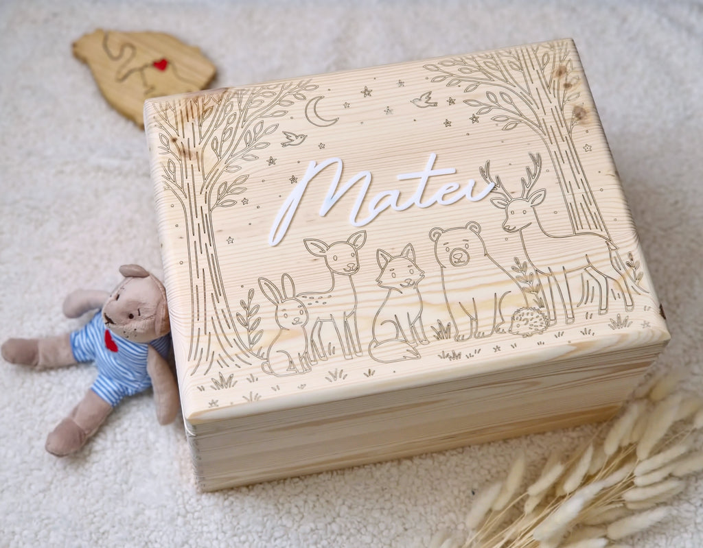 Cutie Amintiri Personalizată din Lemn - Pădurea Fermecată - Cadou Copii