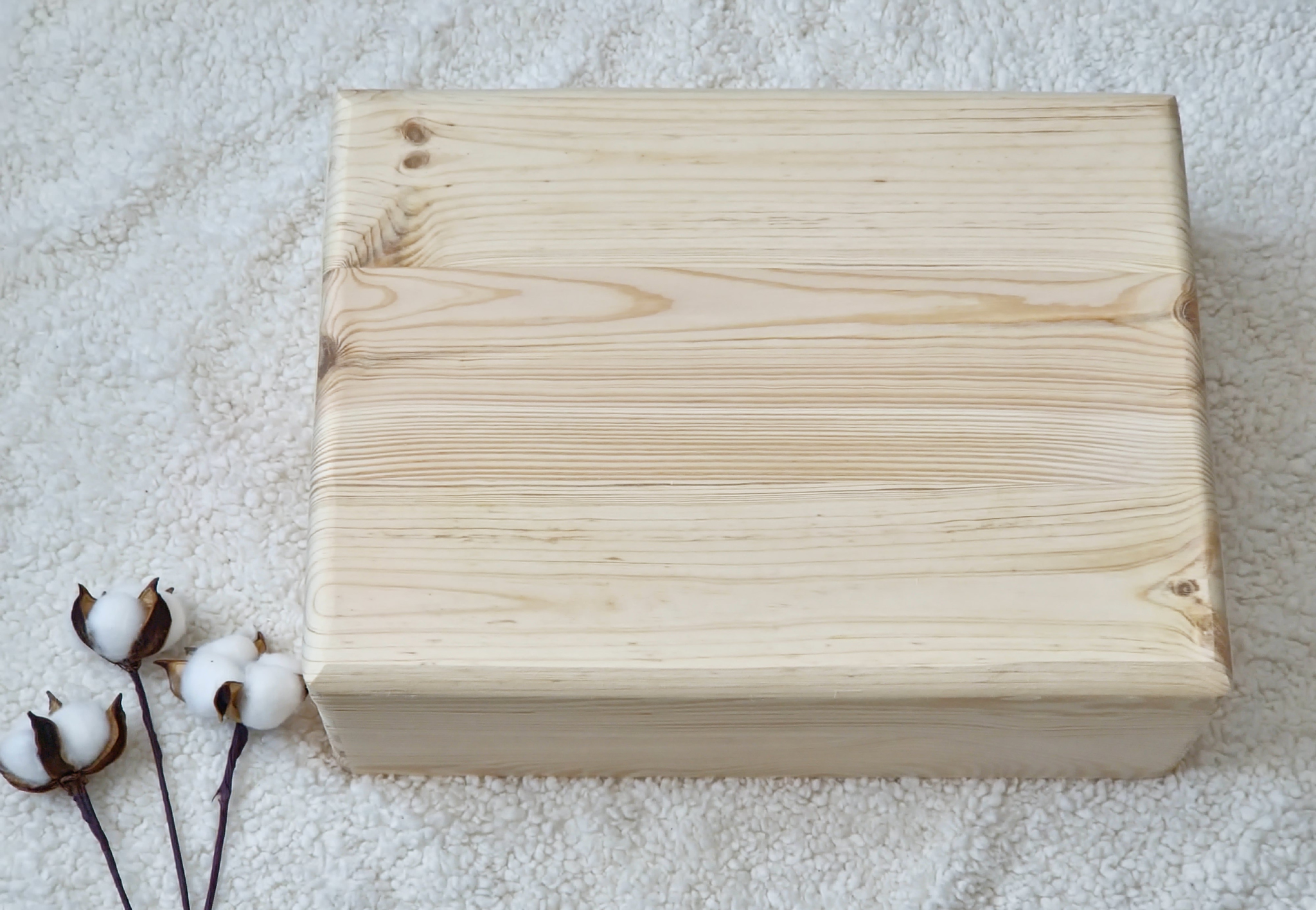 Cutie din lemn cu capac si manere laterale, 40 x 30 x 14 cm, pin natural