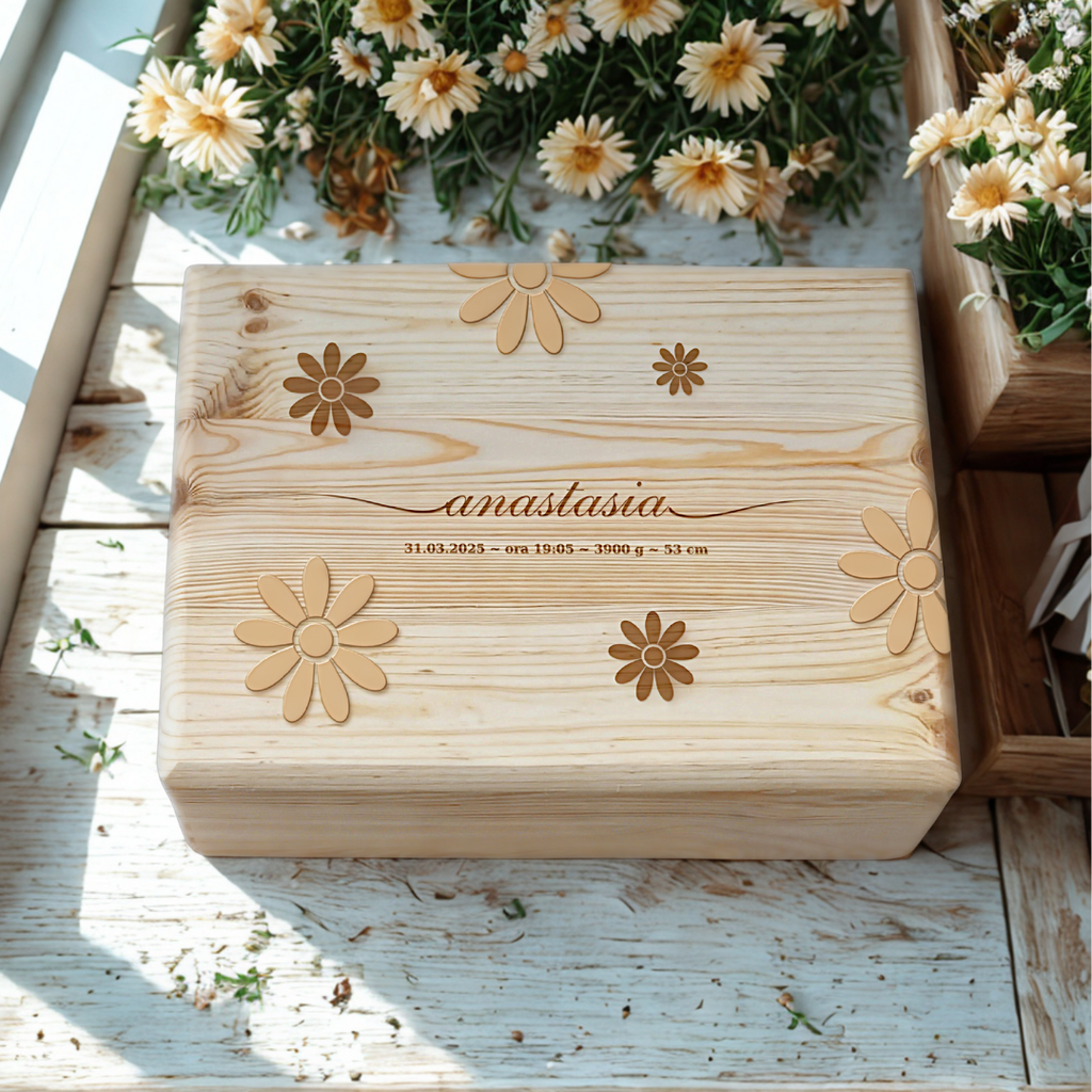 Cutie din lemn pentru amintiri bebelusi personalizata cu nume cu margarete gravate si detalii nastere: data, ora, greutate si lungime