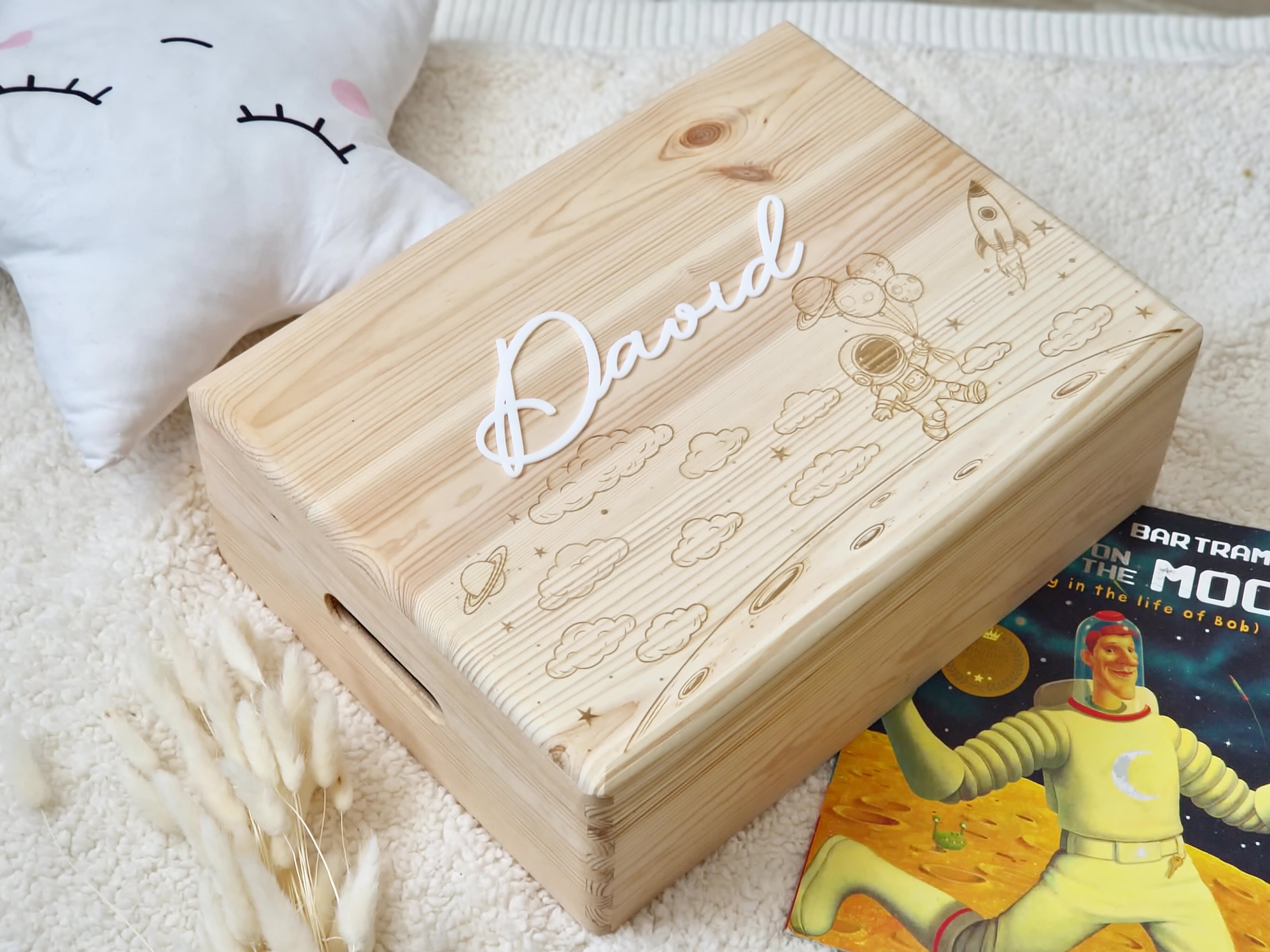 Cutie amintiri baieti personalizata lemn model astronaut racheta spatiu