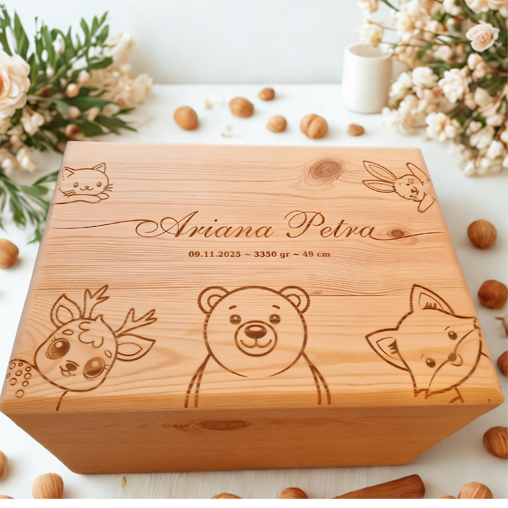 Cutie din lemn de dimensiuni mari cu gravura pisica, vulpe, urs, caprioara si datele de la nastere. 