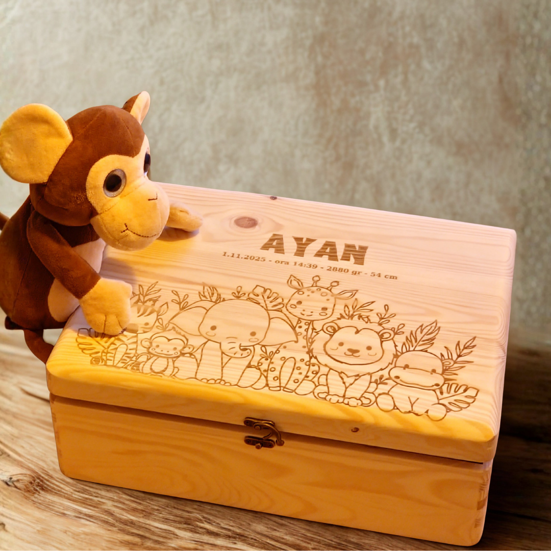 Cutie din lemn cu inchidere si capac, personalizata cu animale din jungla, variate dimensiuni, cadou pentru copii si mamici. 
