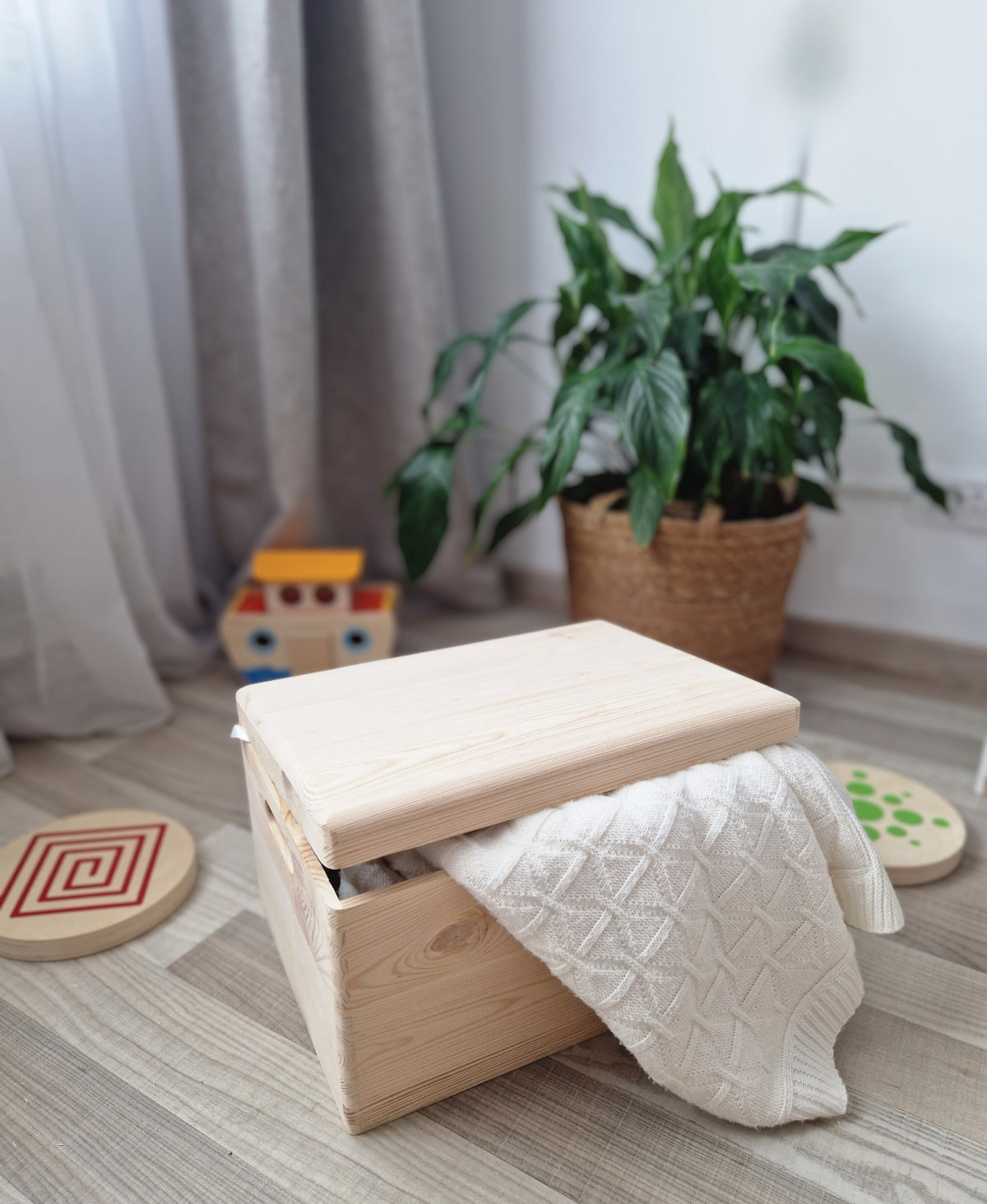 Cutie mare din lemn de pin nefinisat, dimensiuni incapatoare, cu balamale si capac