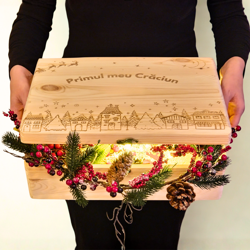 Cutie din lemn pentru amintiri model Craciun, personalizată cu numele copilului sau bebelusului, cadou botez sau aniversare, Craciun, nasi
