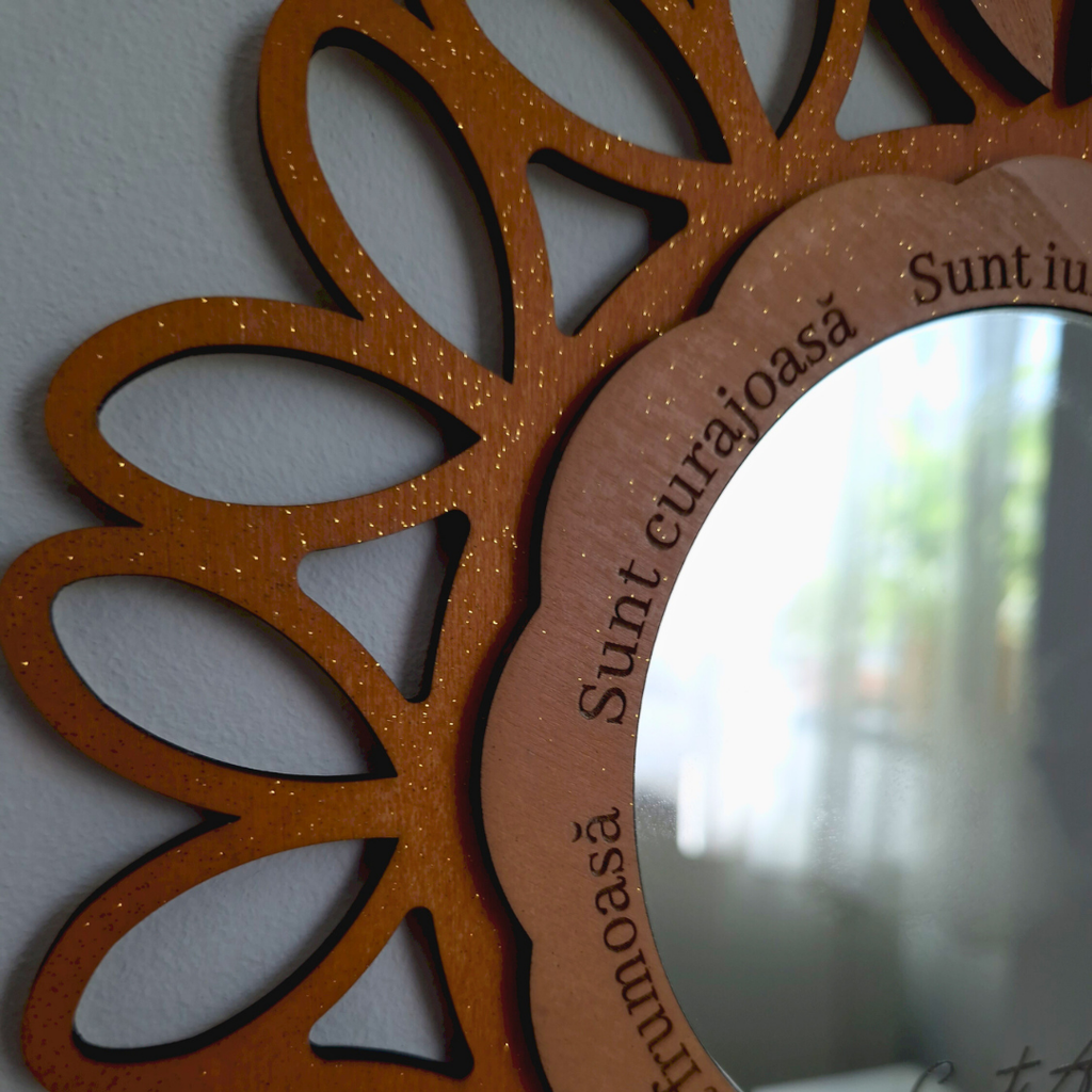 Oglindă Personalizată „Șoapte de Încredere” – Design Floral – Cadou pentru Fetițe