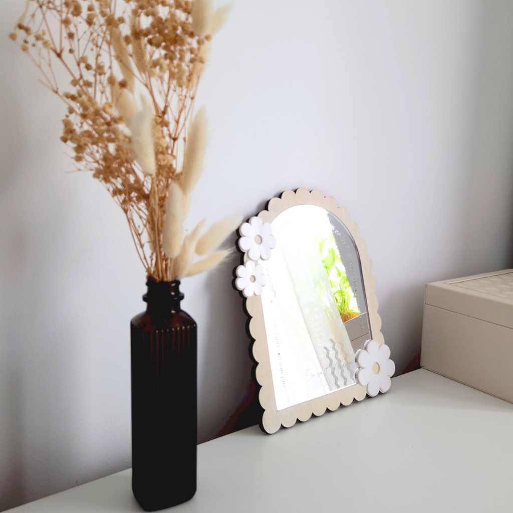 Oglindă Personalizată „Cuvinte Magice” – Cadou pentru Fetițe – Oglindă Sigură cu Flori
