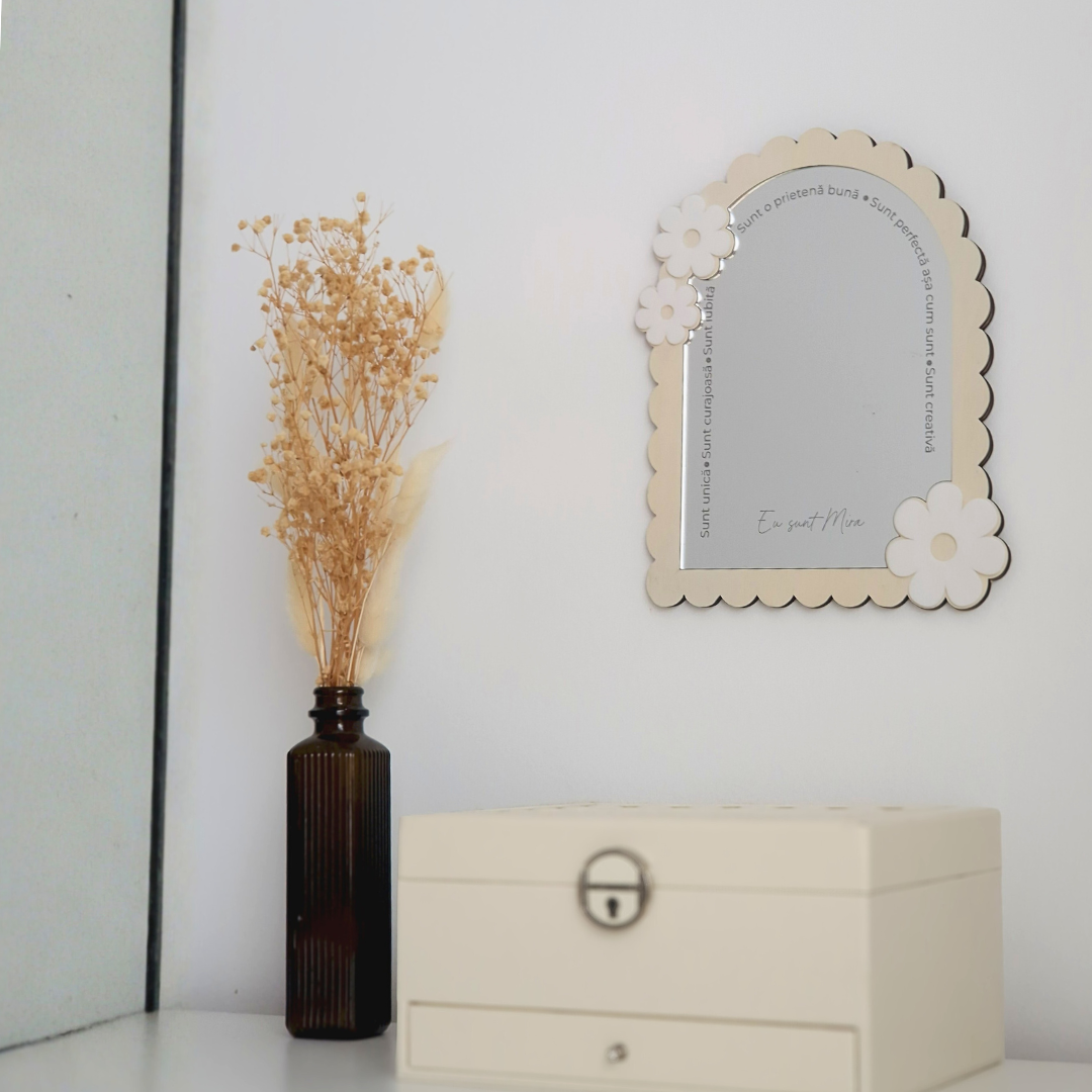 Oglindă Personalizată „Cuvinte Magice” – Cadou pentru Fetițe – Oglindă Sigură cu Flori