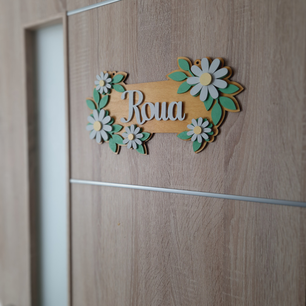 Semn Personalizat Nume Copil – Cadou Botez, Nou-Născut sau Aniversare (Model Flori)