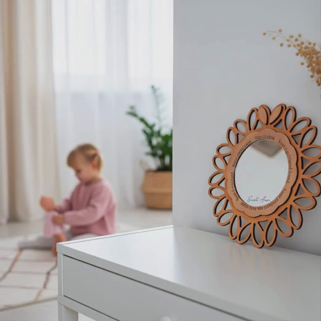 Oglindă Personalizată „Șoapte de Încredere” – Design Floral – Cadou pentru Fetițe