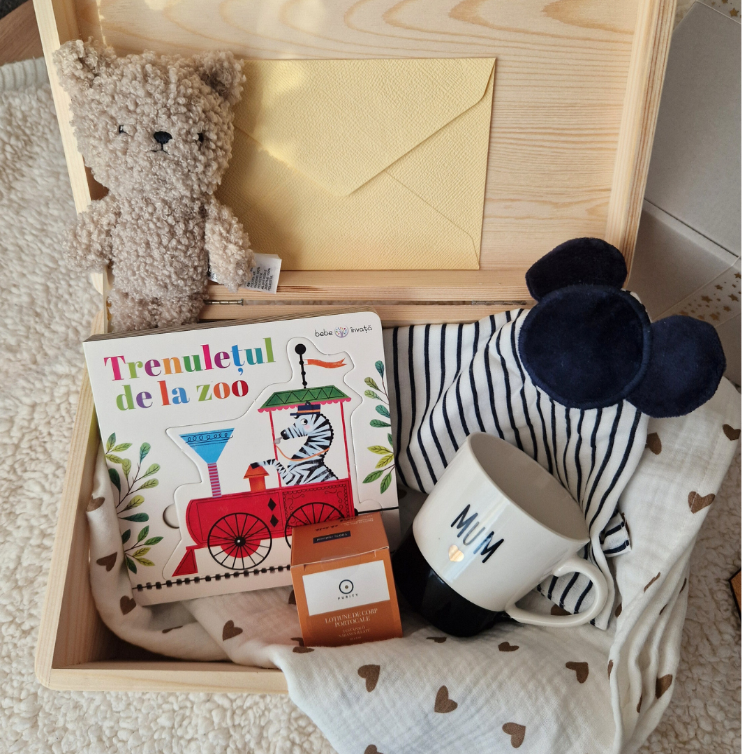 Set Cadou Mama și Bebelușul – Muselină, Jucării, Cană Ceramică