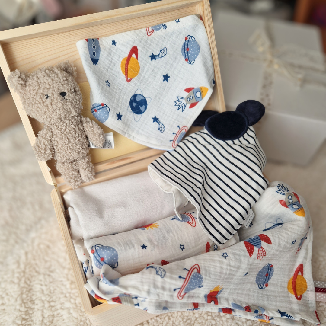 Set Cadou Nou-Născut – Cadou Bebeluș cu Păturică și Jucării